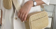 Chau a la riñonera, hola al accesorio que ya marca tendencia para el verano 2026