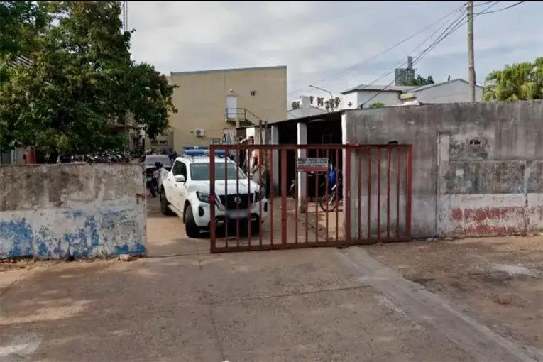 Conductor gatilló tres veces a un inspector y golpeó a otro tras la retención de su auto
