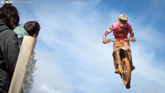 GALERÍA | Saltos, barro y mucha gasolina en el Campeonato de Castilla y León de Motocross en San Esteban