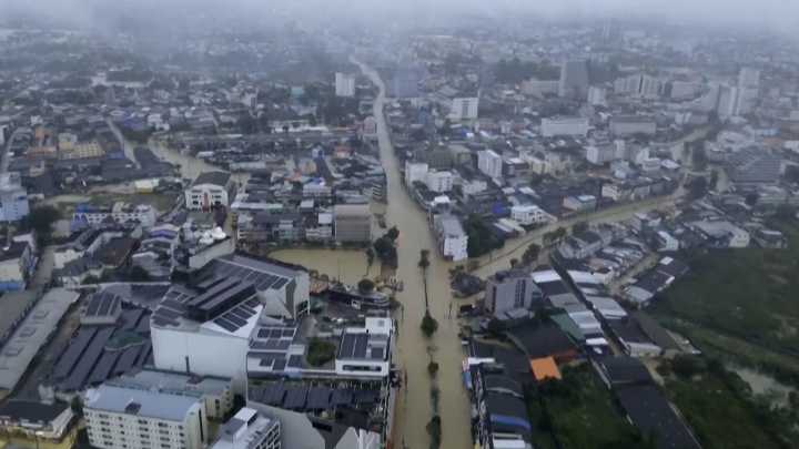 Severe flooding in Thailand as recovery begins in Vietnam