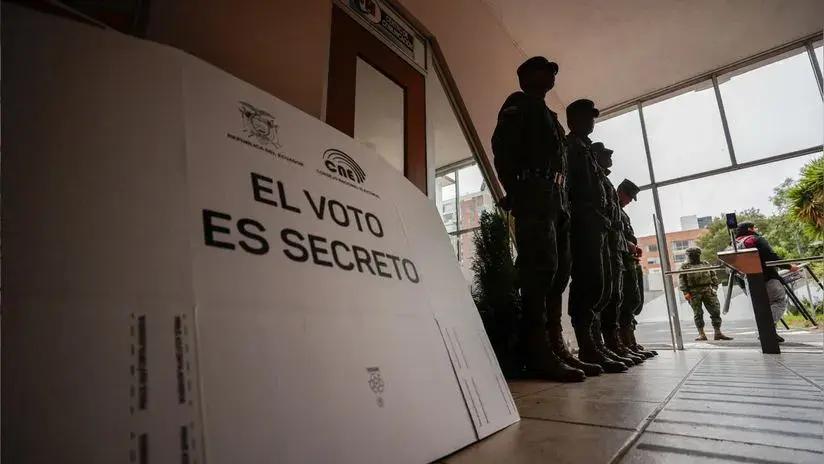 Ecuador decide en referéndum si desea una nueva Constitución y bases militares extranjeras