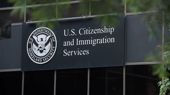 Abogado denuncia presuntas detenciones en oficinas de USCIS en San Diego