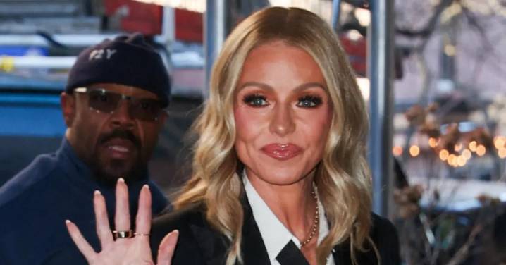 Kelly Ripa Vows to Stop Showing Up for Work If She Wins $843 Million Lottery Jackpot