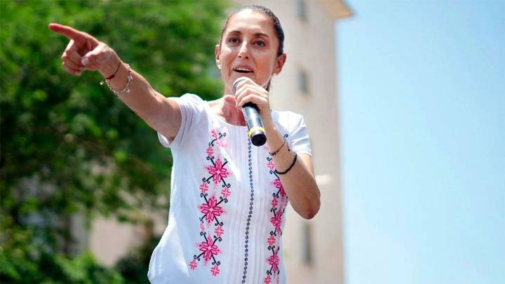 México: la presidenta fue acosada por un hombre que intentó besarla y la tocó durante una recorrida