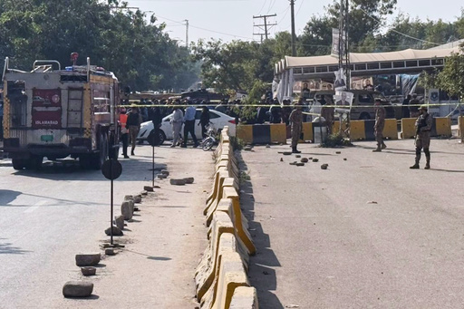 Al menos 12 muertos y 27 heridos en un ataque suicida ante una corte en la capital de Pakistán