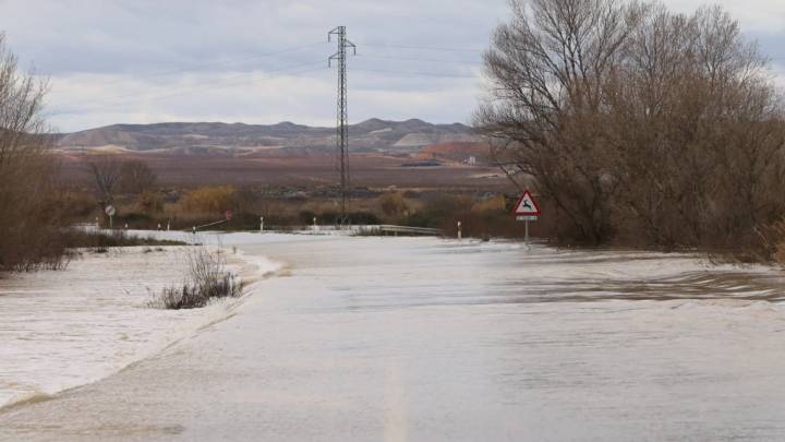 La CHE activa la alerta por posibles crecidas en barrancos y cauces: lluvias con hasta 40 l/m²
