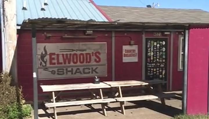 Restaurant owner takes heat for feeding officers at Thanksgiving