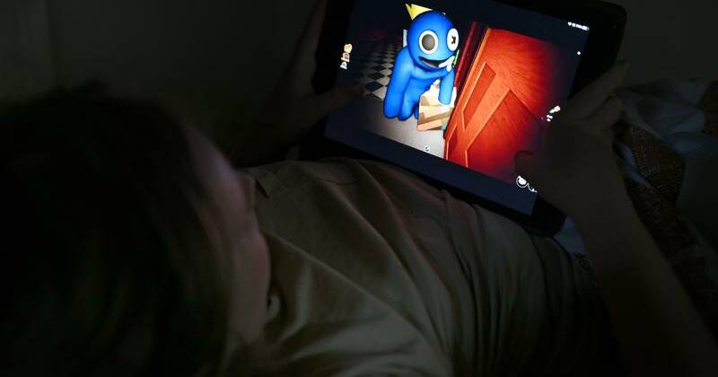 Roblox escapes under-16s social media ban for now