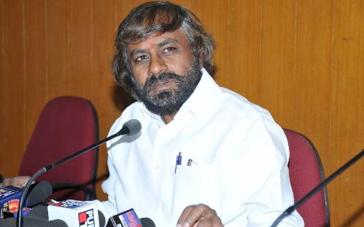 ‘Stop safaris if man-animal conflict cannot be curbed,’ Eshwar Kh...