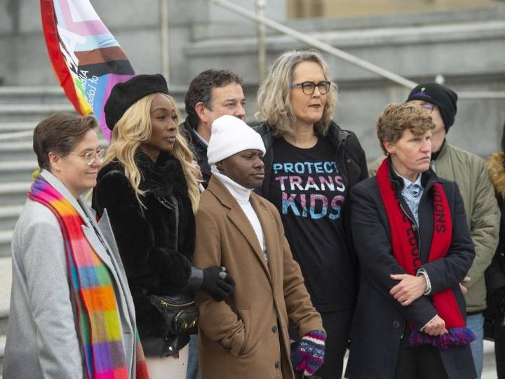 'Stepping into the exam room': AMA raises concerns over Alberta's use of the notwithstanding clause on laws impacting transgender people