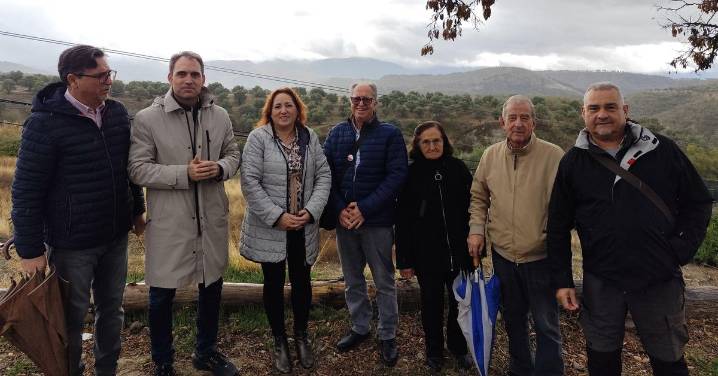 IU se reúne con vecinos de Granada para denunciar el "despropósito" de un proyecto fotovoltaico en El Fargue