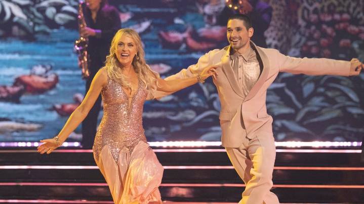 'Dancing With the Stars': Elaine Hendrix Gives Injury Update for 20th Anniversary Celebration Episode (Exclusive)
