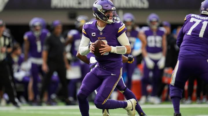 Vikings' well-built, well-heeled offense remains off track as frustration rises in latest loss