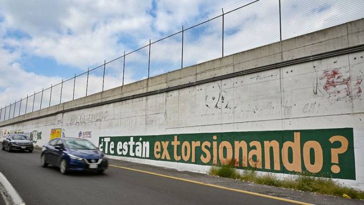 Las extorsiones suben a niveles récord en México y el Congreso pasa una ley para tratar de combatirlas