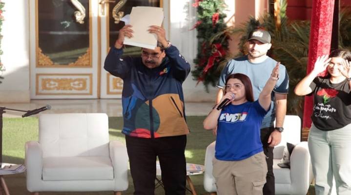 Jefe de Estado recibe propuestas de la FVEU para fortalecer la educación universitaria