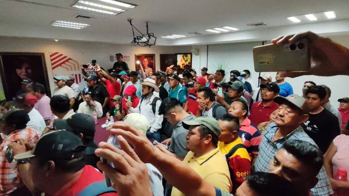 MAICEROS ROMPEN LA PUERTA DE LA NEGOCIACIÓN