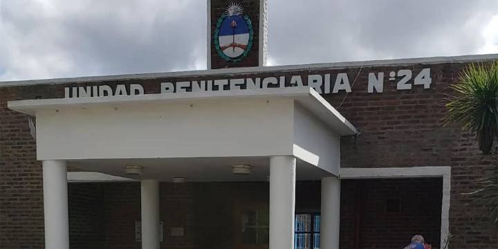 Investigan la violenta muerte de un cadete de la Policía en un penal de Florencio Varela: hay cinco penitenciarios detenidos