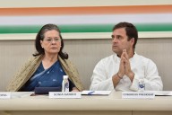 Policía india denuncia por corrupción a Sonia y Rahul Gandhi en medio de tensión política
