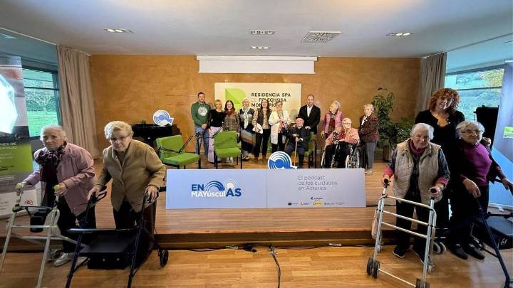 Mayores con mucho arte: tres residencias asturianas estrenan un novedoso programa para recopilar recuerdos mediante palabras, imágenes y música