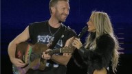 Chris Martin sorprendió en el show de Tini Stoessel con un show que desató el delirio de los fans