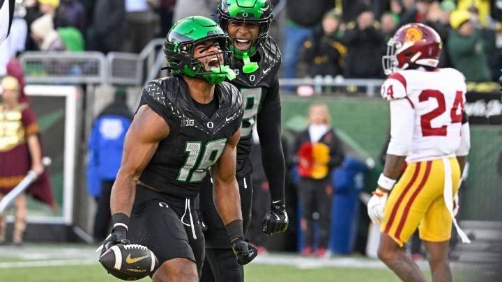 Oregon inches up to No. 5 in AP Top 25; five ACC teams ranked