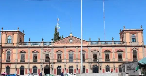 Paga la UASLP sueldazos a 40 funcionarios