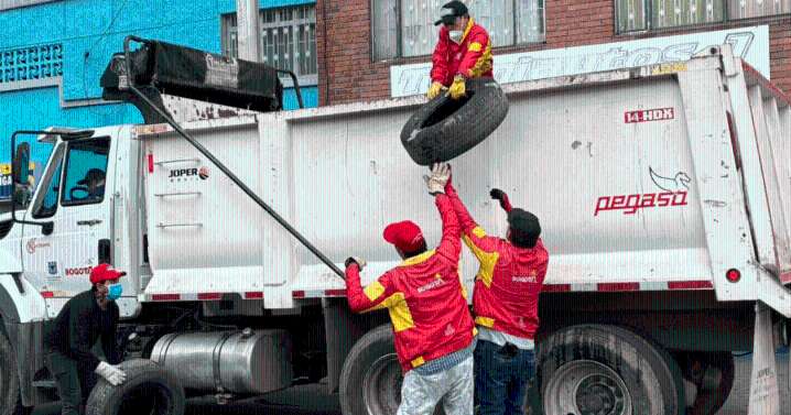 350 llantas usadas fueron retiradas de las calles en Los Mártires, centro de Bogotá