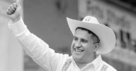 “El sombrero no cayó”: Componen corrido en honor a Carlos Manzo, alcalde de Uruapan asesinado por enfrentar al crimen organizado