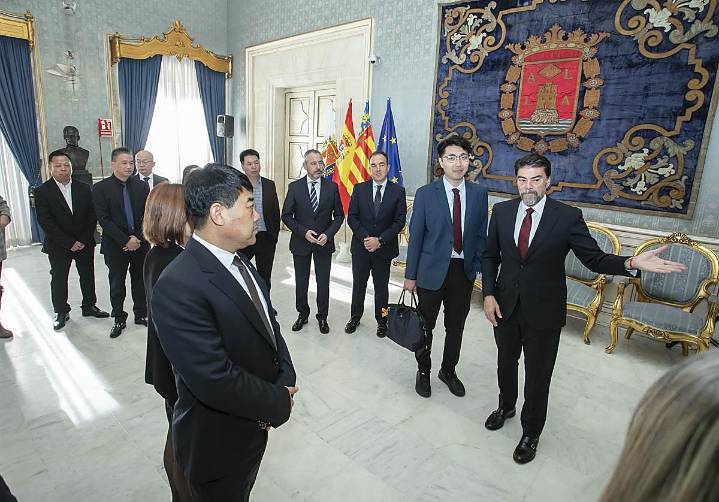 Alicante refuerza su alianza con empresas chinas del sector alimentario y la construcción