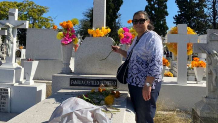 Familias regias visitan a sus difuntos en este Día de Muertos