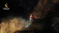 Así fue el complicado rescate de dos espeolólogos en una cueva de Picos en plena noche