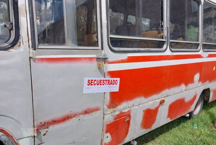 Todo mal: no podía salir de la casa ni el colectivo ni el que lo manejaba