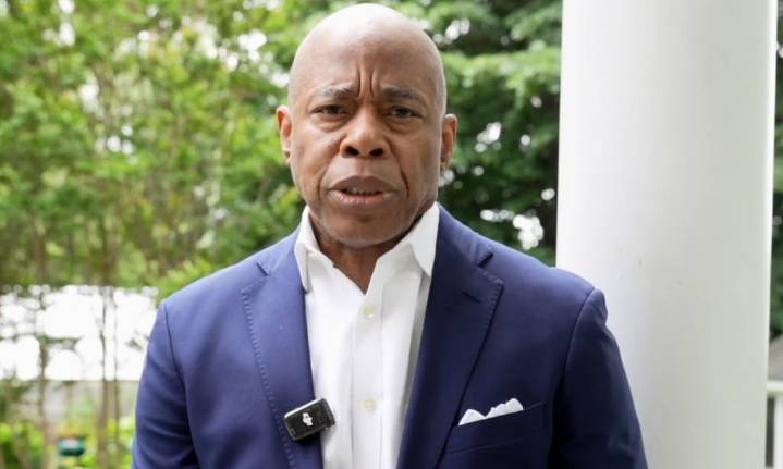 Así fue el intercambio de palabras entre el alcalde y un funcionario de Nueva York: “Espero sinceramente que encuentres paz y felicidad en el futuro”