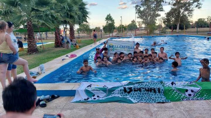 Con muchas propuestas lúdicas, el Municipio ofrece el «Natatorio 2025»