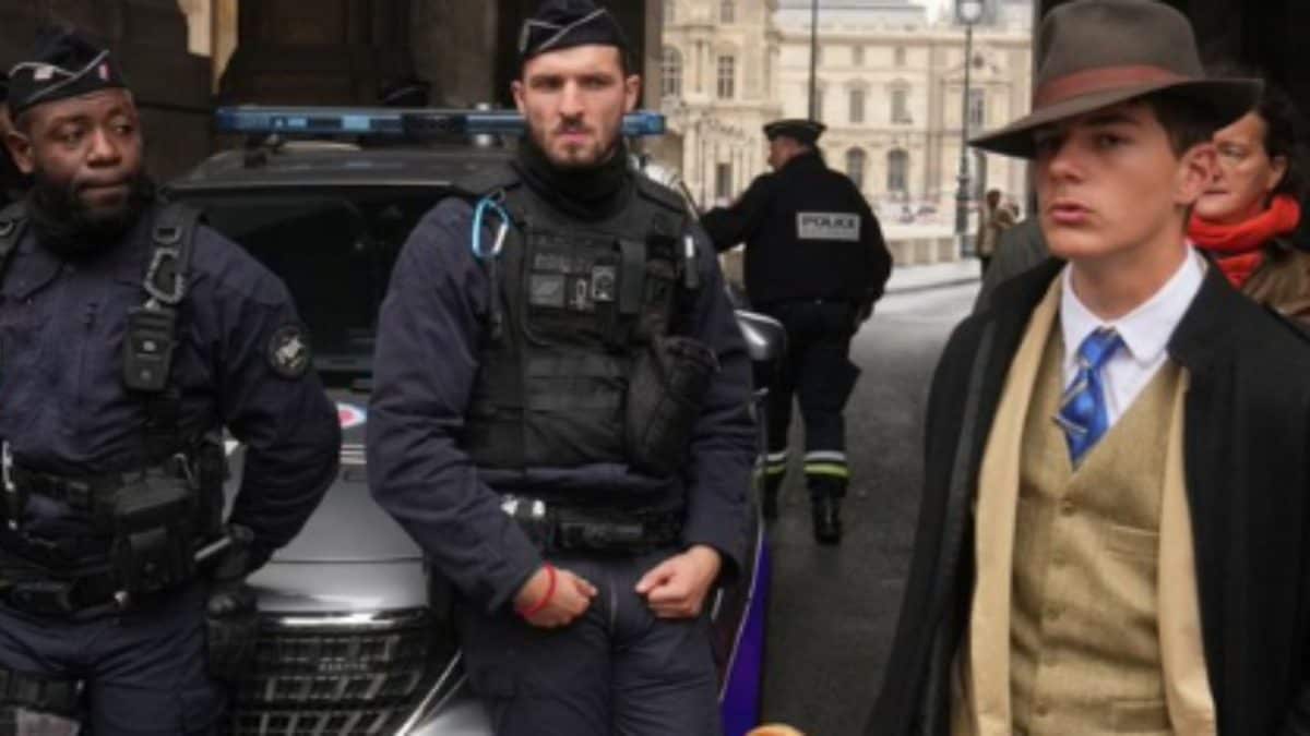 Mysterious ‘Fedora Man’ Believed To Be French Detective Outside Louvre Finally Revealed