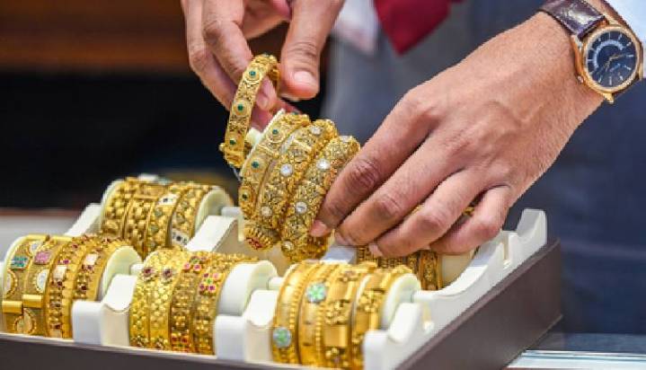 Gold Gains From 1-Week Low As Dollar Declines Amid Peak Wedding Season Demand
