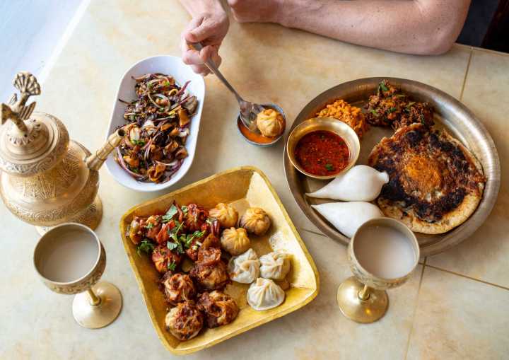 Heshela Newa Khaja Ghar review: ★★★★