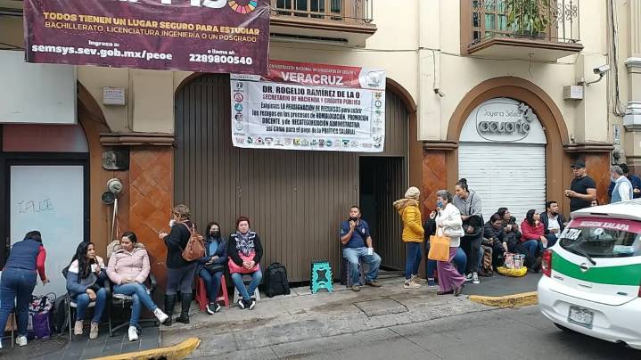 Toma sindicato los 32 Cecytev del estado por la falta de pago del aumento salarial