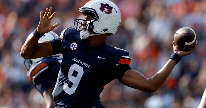 Deuce Knight accounts for 6 TDs in his first career start as Auburn rolls Mercer 62