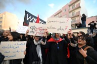 Protestan en Túnez contra "la injusticia y la represión" del presidente Kais Saied