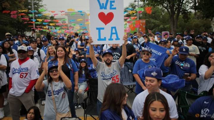 Baseball-Thousands line downtown Los Angeles for Dodgers championship parade