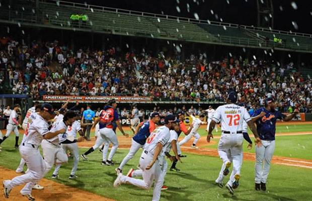 Caribes ripostó para dejar en el terreno a Leones