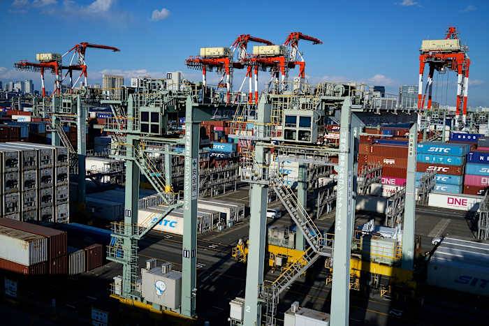 Japan's exports to the world rise but drop to the US due to tariffs