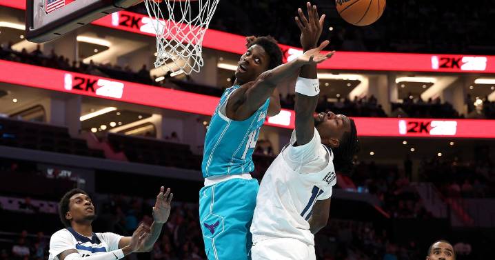 Randle scores 30 as Timberwolves beat Hornets 122