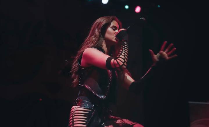 Beauty pageant contestant shocks judges with death metal song (video)