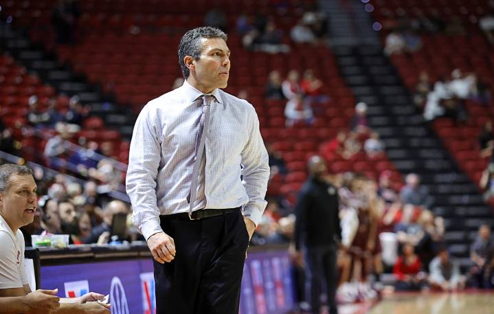 UNLV basketball rolls in Pastner's Memphis homecoming