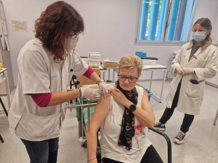 Comienza la vacunación de la gripe para los mayores de 60 años y frente a la COVID