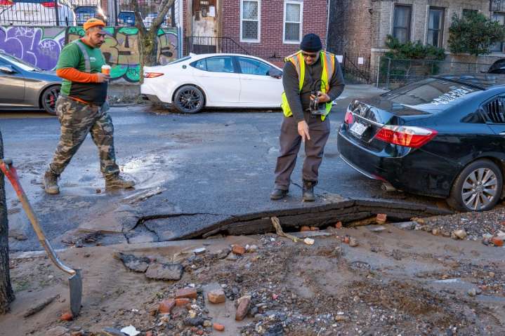 Water main break causes 'street leak,' buckles Bronx block