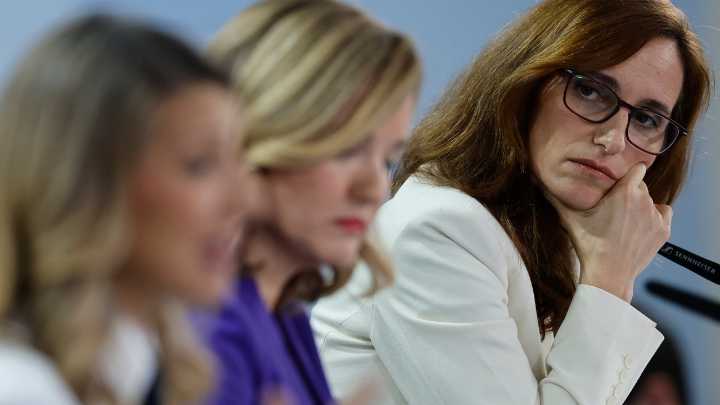 Sumar trata de rehabilitar la pésima imagen de Mónica García con "preguntas florero" en el Congreso