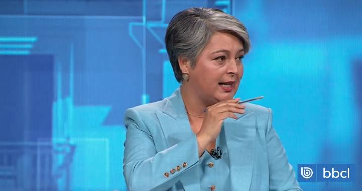 "Yo habría saludado a Milei de pie": Jara marca diferencia de "estilo" con Boric